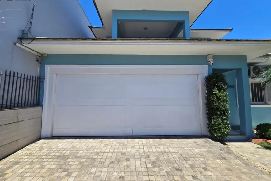 Casa Alto Padrão à Venda em Esteio com 3 Quartos e 4 banheiros à Venda, 338 m²