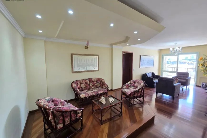 Apartamento no Centro de Esteio à Venda com 3 Quartos, 140m²