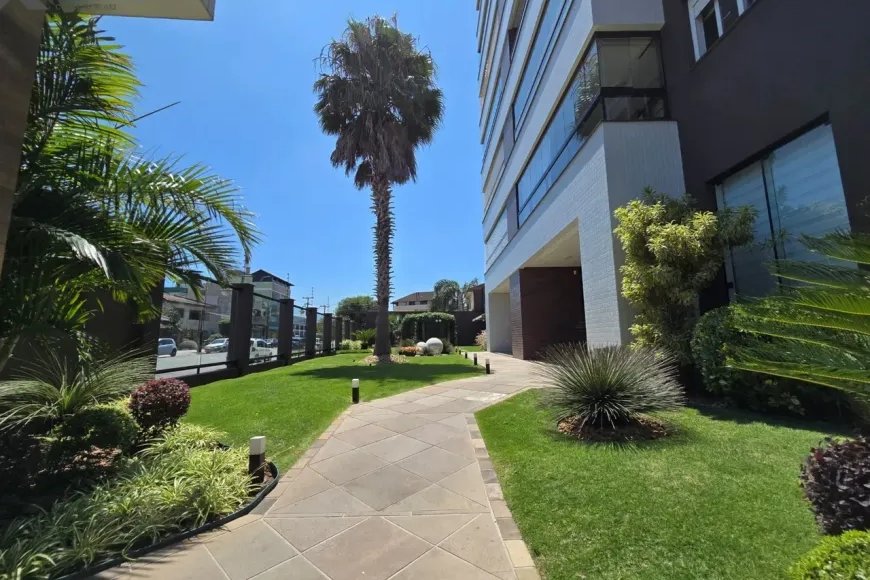 Apartamento à Venda em Esteio com 3 Quartos e 2 banheiros, 126 m²