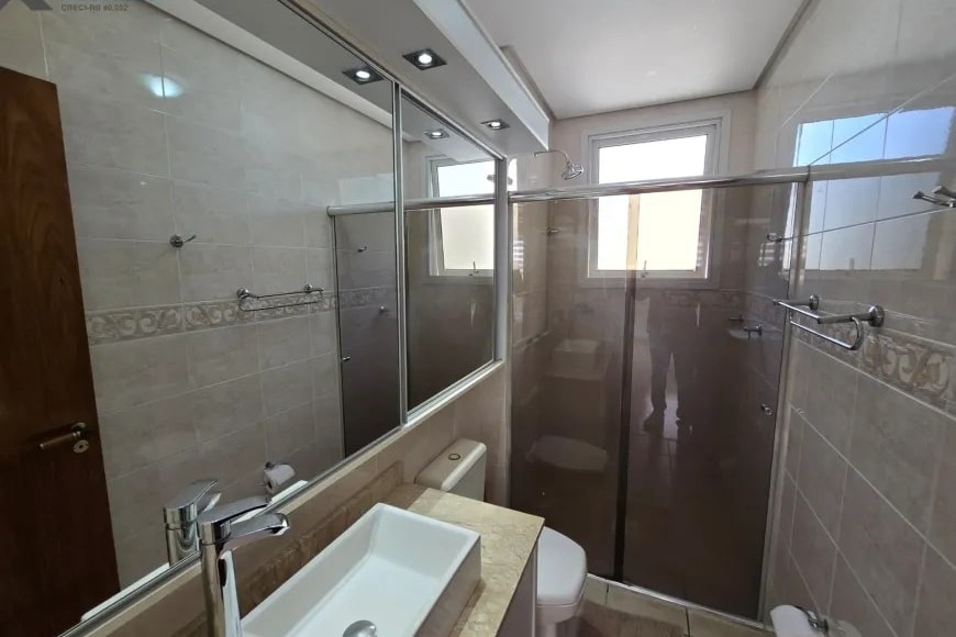 Apartamento à Venda em Esteio com 3 Quartos e 2 banheiros, 109 m²