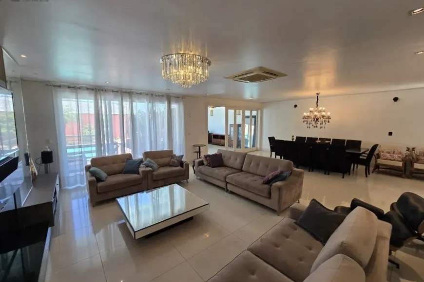 Casa Alto Padrão à Venda em Esteio com 3 Quartos e 4 banheiros à Venda, 338 m²