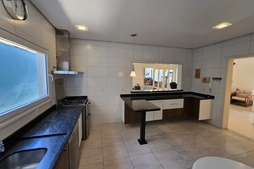 Casa Alto Padrão à Venda em Esteio com 3 Quartos e 4 banheiros à Venda, 338 m²