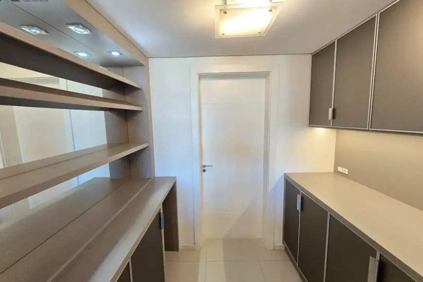 Apartamento à Venda em Esteio com 2 Quartos e 3 banheiros, 120 m²