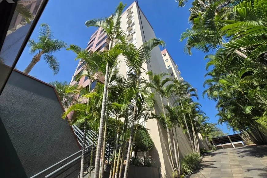 Apartamento à Venda em Esteio com 3 Quartos e 2 banheiros, 109 m²