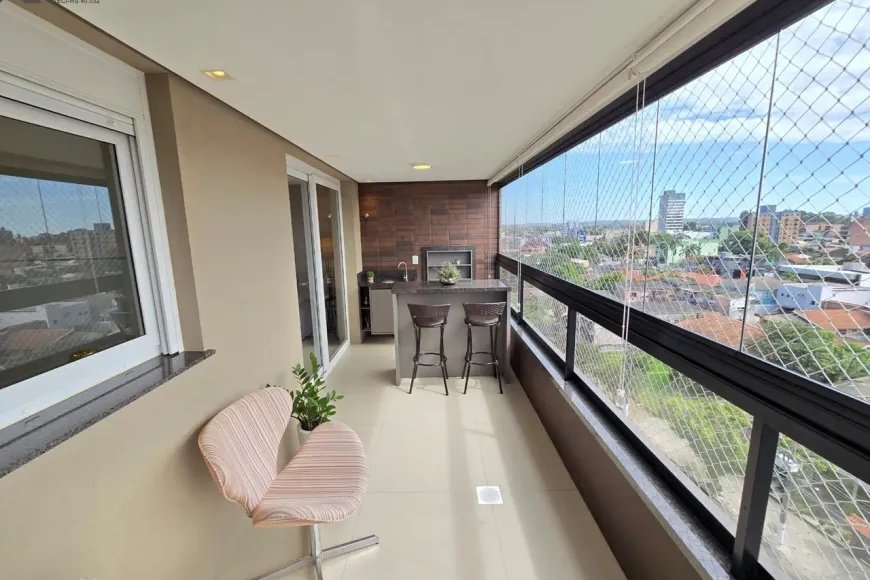 Apartamento à Venda em Esteio com 3 Quartos e 2 banheiros, 126 m²