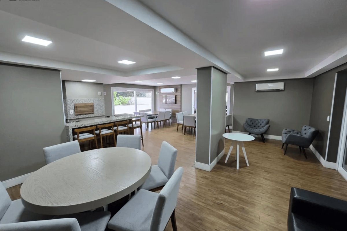 Apartamento à Venda em Esteio com 3 Quartos e 3 banheiros, 119 m²