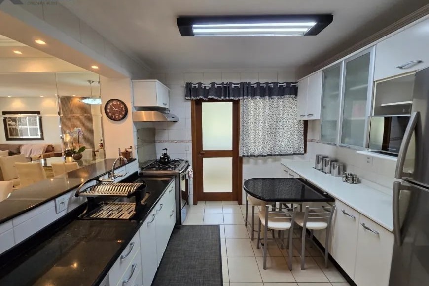 Apartamento à Venda em Esteio com 3 Quartos e 2 banheiros, 109 m²