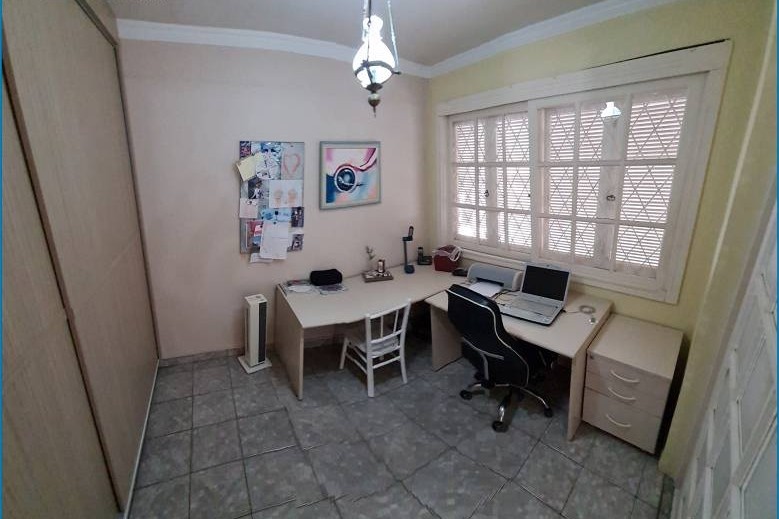 Casa à Venda em Esteio com 3 Quartos e 3 banheiros, 260 m²