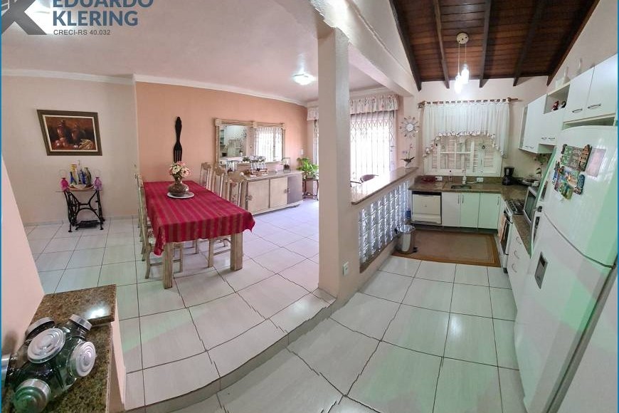 Casa à Venda em Esteio com 3 Quartos e 3 banheiros, 260 m²