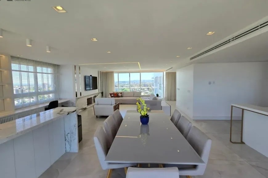 Apartamento à Venda em Esteio com 3 Quartos e 5 banheiros, 241 m²
