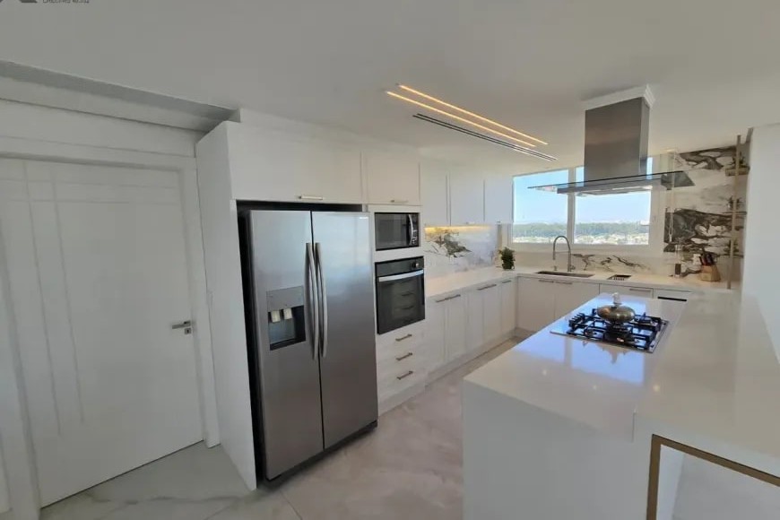 Apartamento à Venda em Esteio com 3 Quartos e 5 banheiros, 241 m²