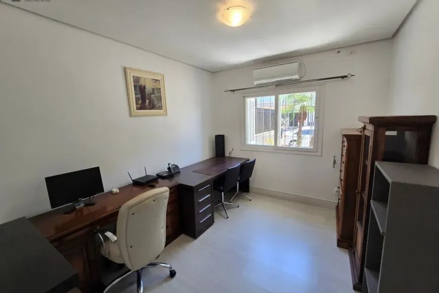 Casa Alto Padrão à Venda em Esteio com 3 Quartos e 4 banheiros à Venda, 338 m²