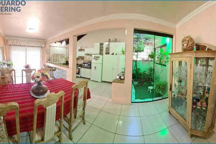 Casa à Venda em Esteio com 3 Quartos e 3 banheiros, 260 m²