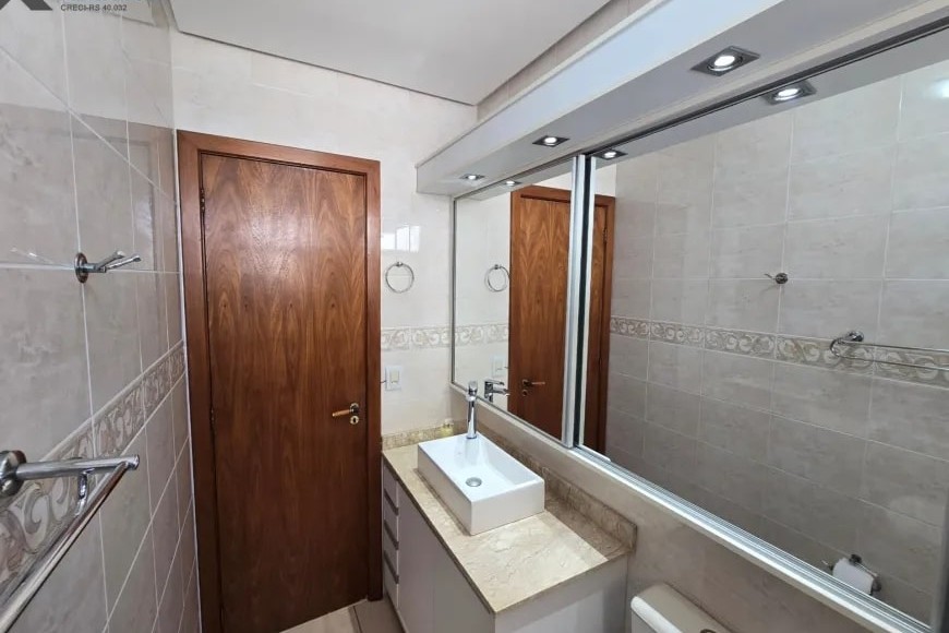 Apartamento à Venda em Esteio com 3 Quartos e 2 banheiros, 109 m²