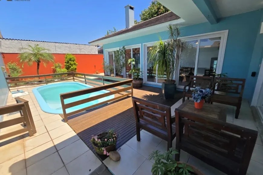 Casa Alto Padrão à Venda em Esteio com 3 Quartos e 4 banheiros à Venda, 338 m²