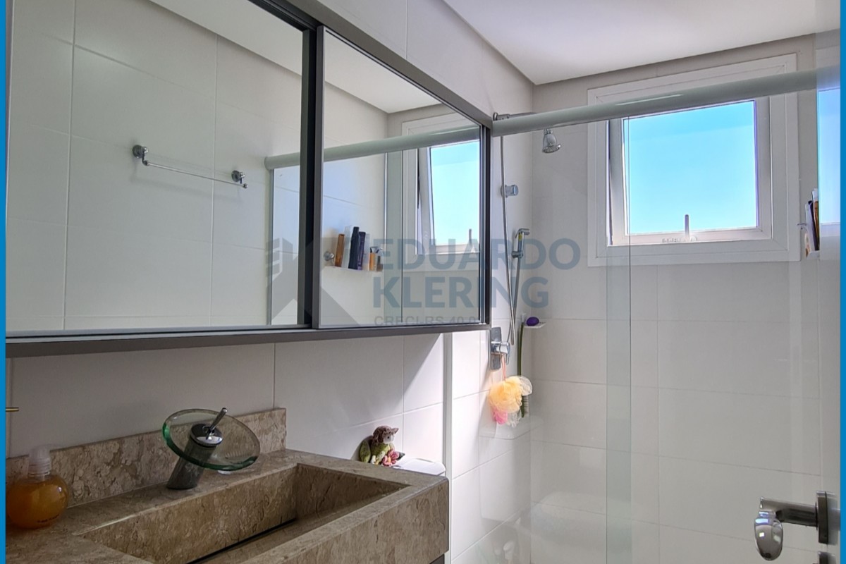 Apartamento à Venda em Esteio com 2 Quartos e 2 banheiros, 85 m²
