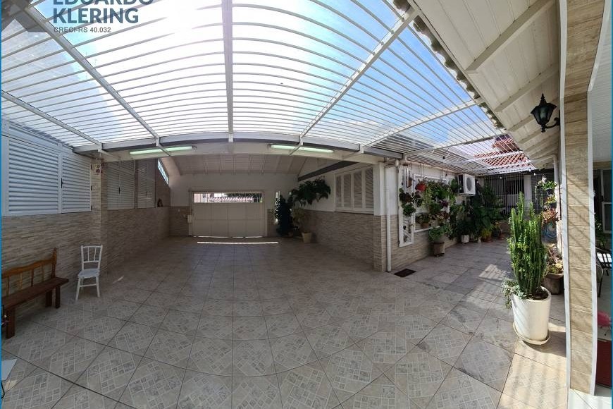 Casa à Venda em Esteio com 3 Quartos e 3 banheiros, 260 m²