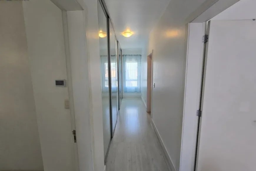 Casa Alto Padrão à Venda em Esteio com 3 Quartos e 4 banheiros à Venda, 338 m²