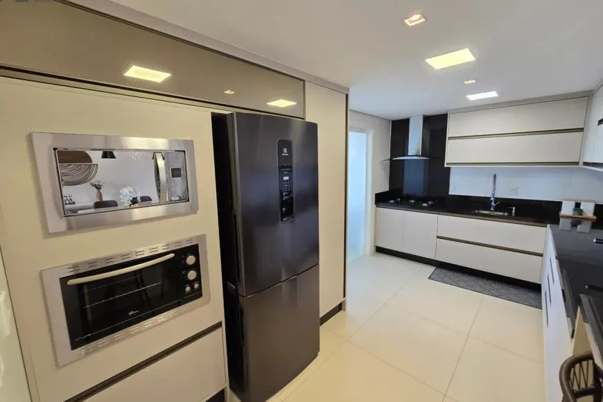 Apartamento à Venda em Esteio com 3 Quartos e 2 banheiros, 126 m²