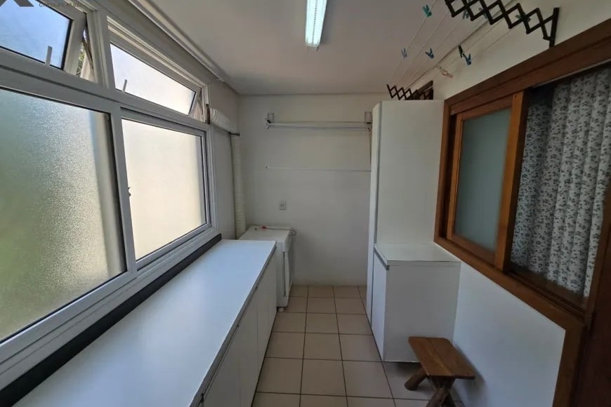 Apartamento à Venda em Esteio com 3 Quartos e 2 banheiros, 109 m²