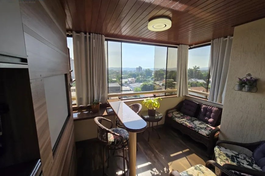 Apartamento à Venda em Esteio com 3 Quartos e 2 banheiros, 109 m²