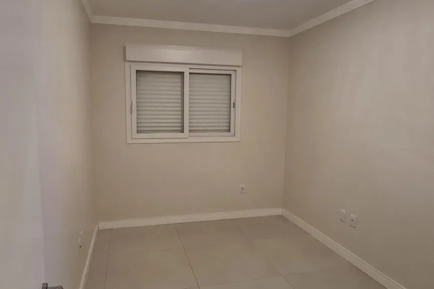 Apartamento à Venda em Esteio com 3 Quartos e 2 banheiros, 118 m²