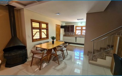 Casa à Venda em Esteio com 3 Quartos e 3 banheiros, 314 m²