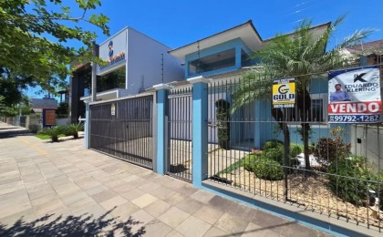 Casa Alto Padrão à Venda em Esteio com 3 Quartos e 4 banheiros à Venda, 338 m²